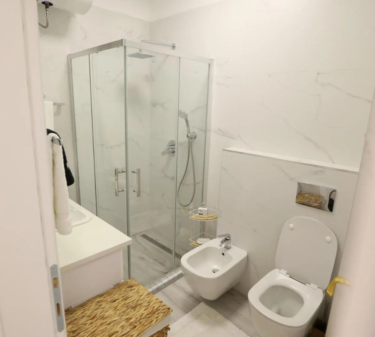 Lakeside Serenity Apartment Πόγραδετς